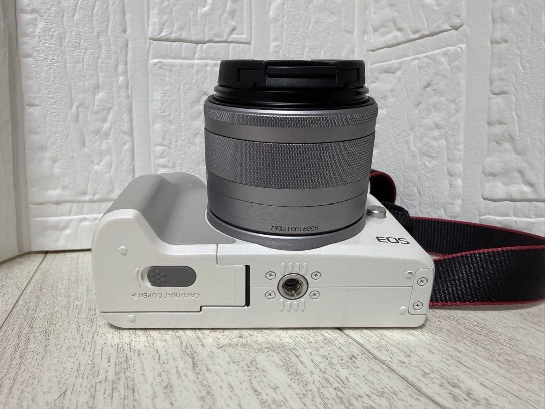 む【中古】【極美品】Canon EOS Kiss M 即購入で多少値下げ⭕️