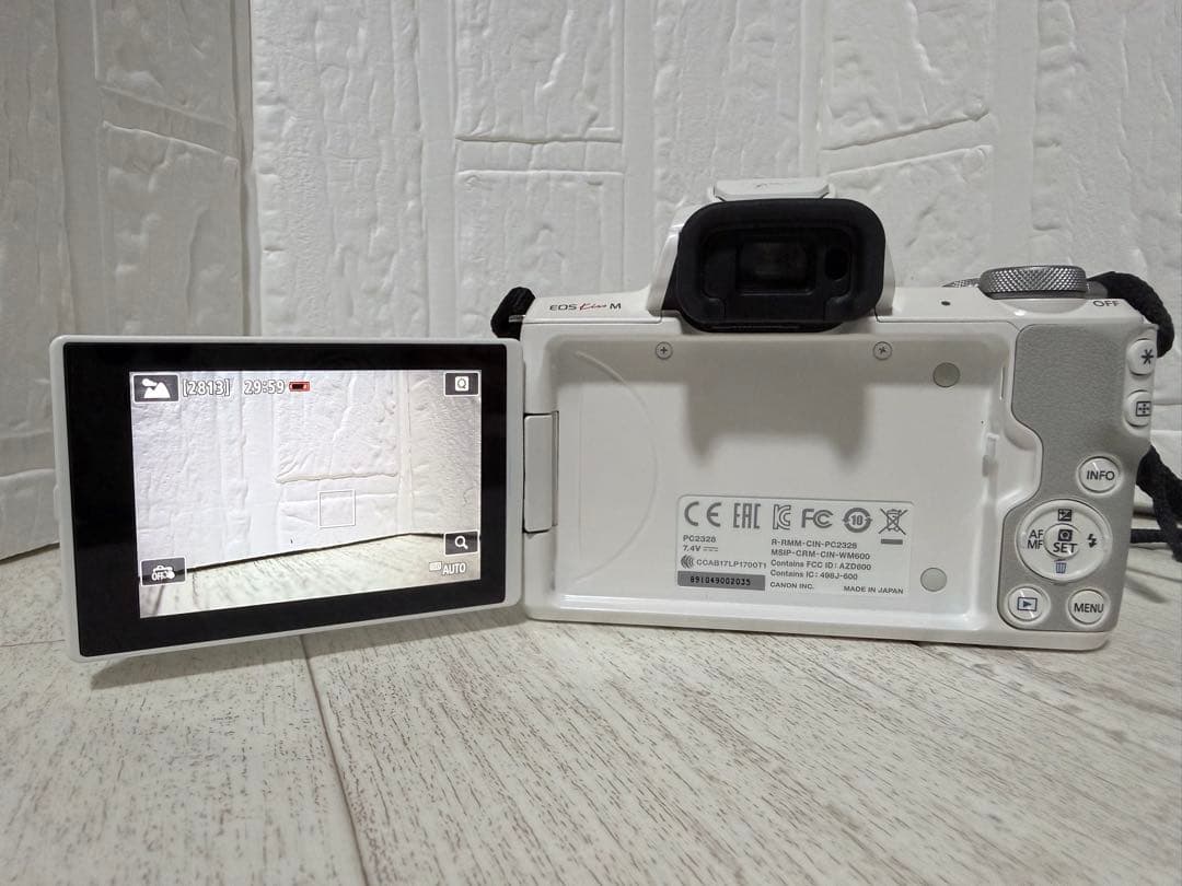 む【中古】【極美品】Canon EOS Kiss M 即購入で多少値下げ⭕️