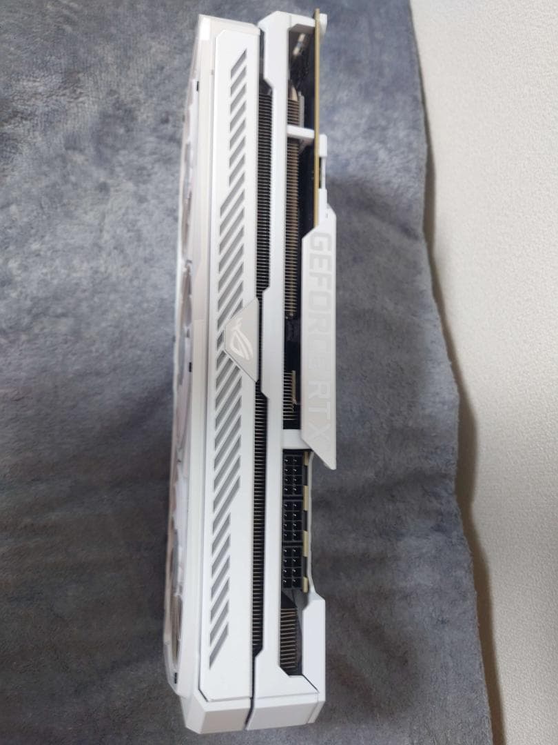 グラフィックボード・グラボ・ビデオカード ASUS ROG STRIX RTX3080 O10G White