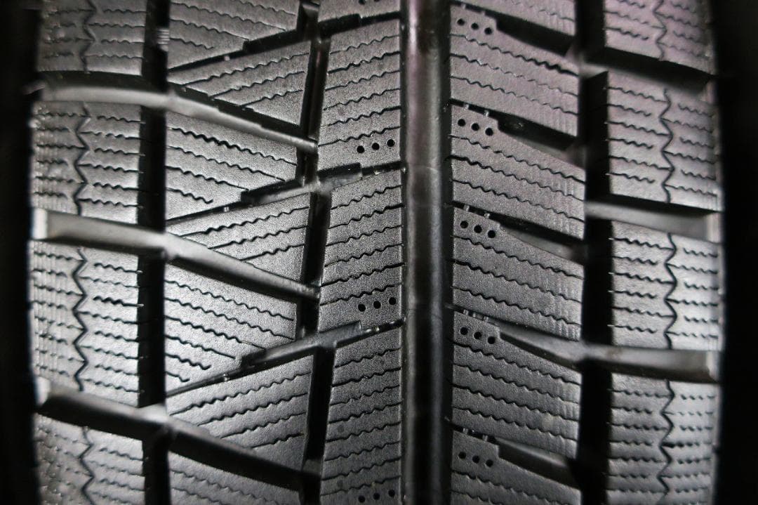 美品 2024年製 ブリヂストン スタッドレス 185/70R14 12系ノート