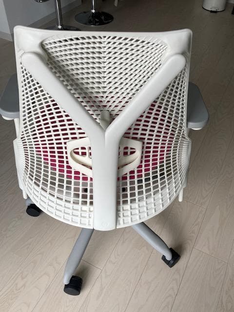 【ホワイト・ピンク】ハーマンミラー　セイルチェア