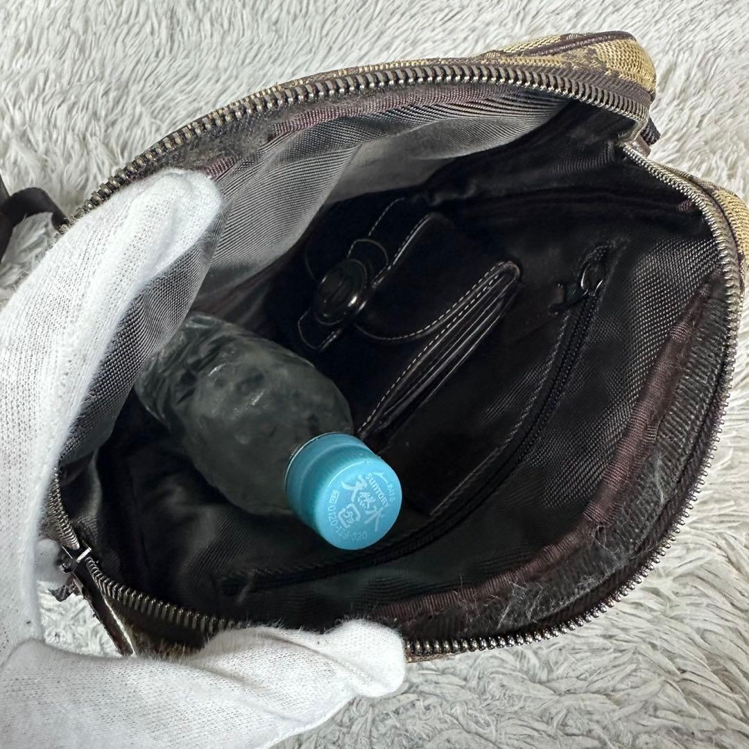 美品 グッチ キャンバス ショルダーバッグ GG柄 ロゴ型押し ファスナー 茶