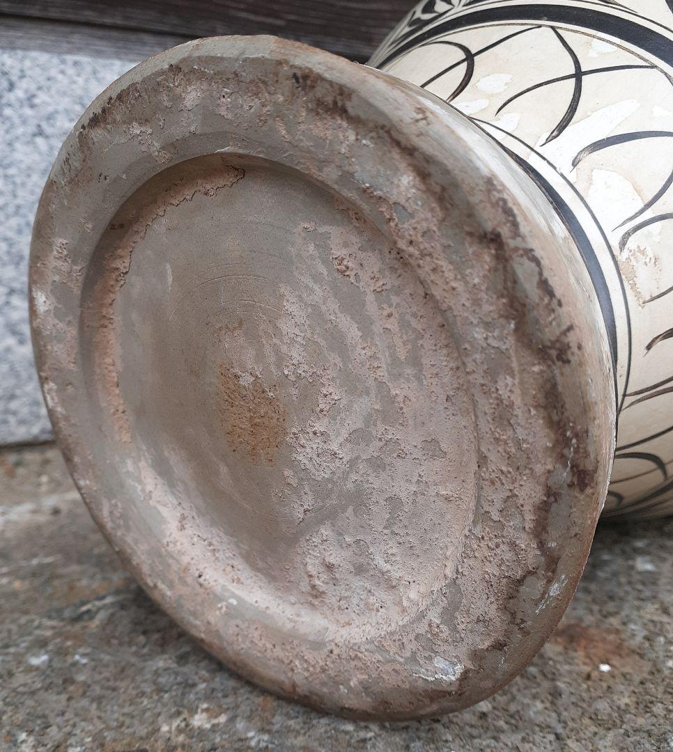 中国古美術　中国古陶磁器　古玩　磁州窯　白釉掛　鉄絵　草文様に唐子の図　広口大瓶