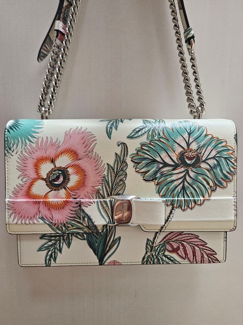 フェラガモ　ショルダーバッグ　値下げ不可