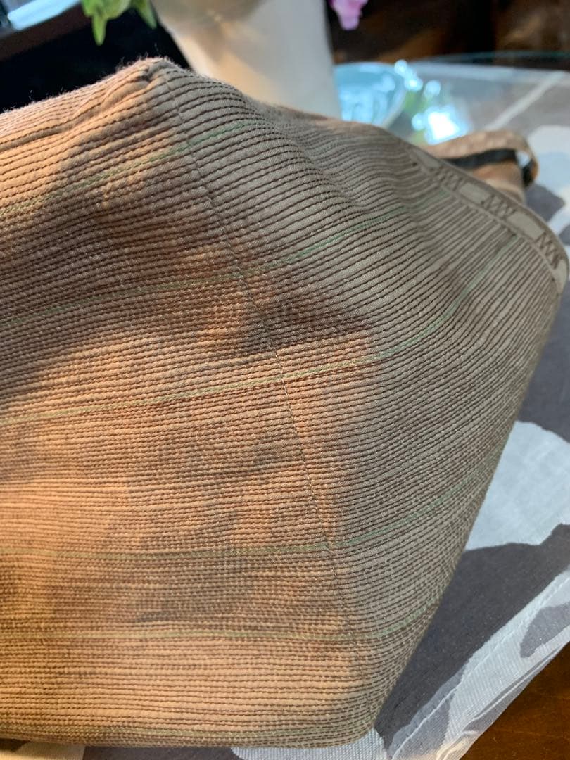 イッセイミヤケ　タマシャ　バック　ミシンステッチ　大容量のかなりの美品です。