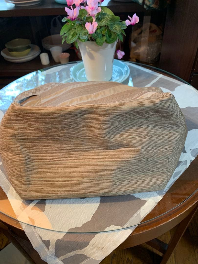 イッセイミヤケ　タマシャ　バック　ミシンステッチ　大容量のかなりの美品です。