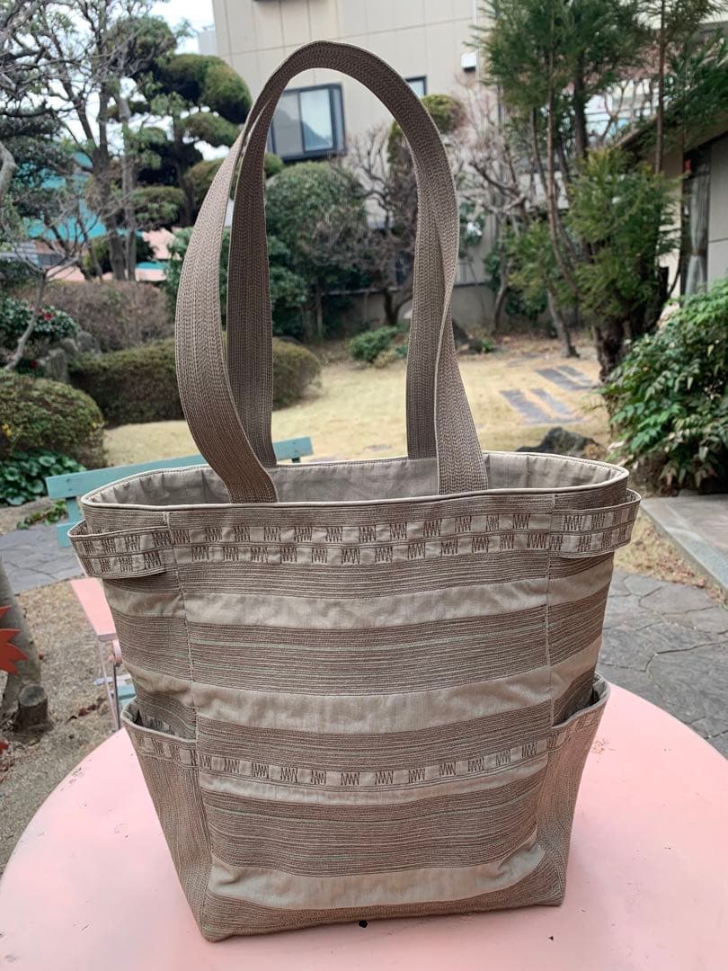 イッセイミヤケ　タマシャ　バック　ミシンステッチ　大容量のかなりの美品です。