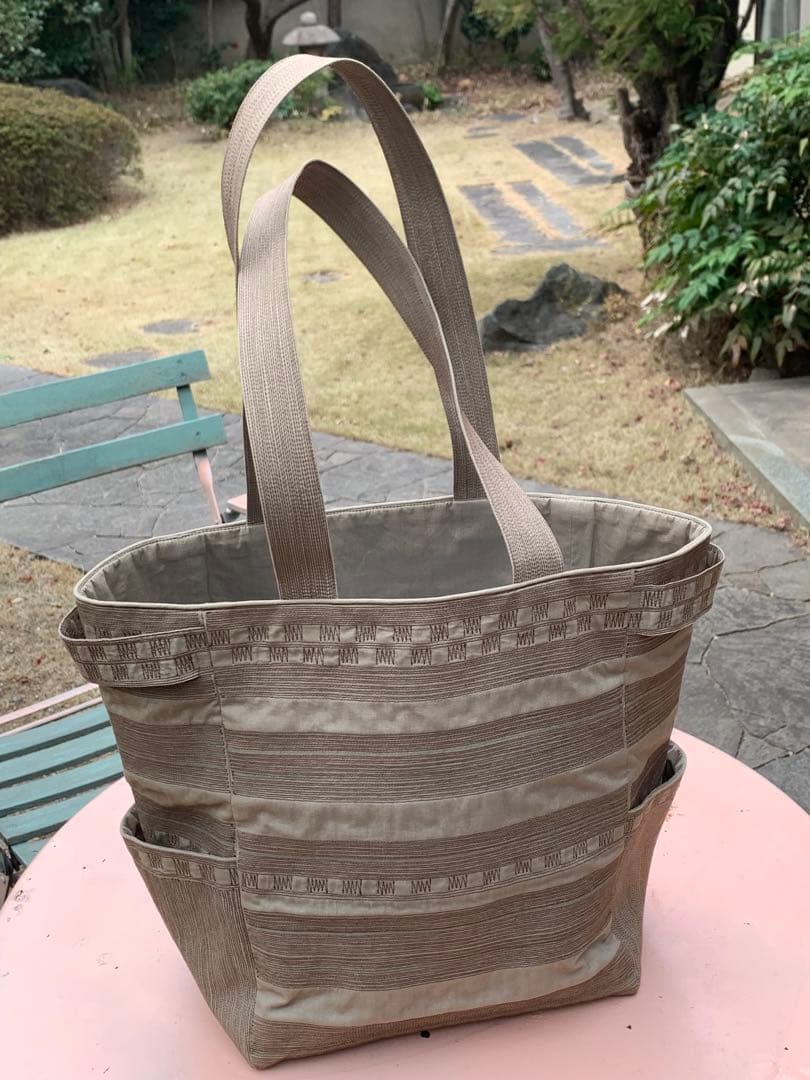 イッセイミヤケ　タマシャ　バック　ミシンステッチ　大容量のかなりの美品です。