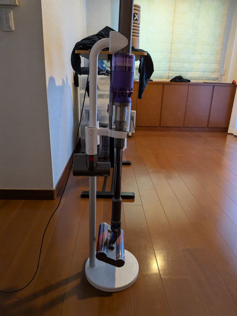 ダイソン dyson スティック掃除機 充電スタンド付き 美品