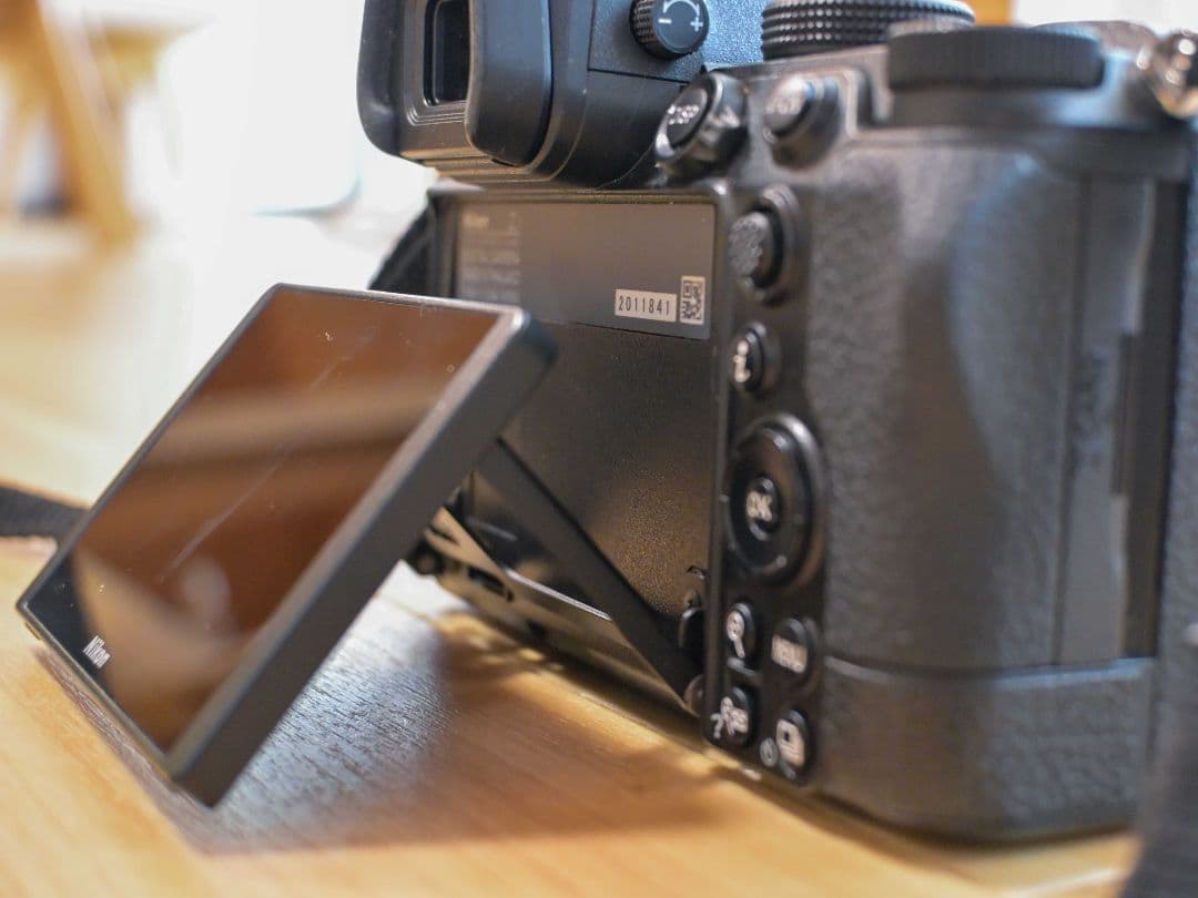 Nikon Z5 本体 ＆ NIKKOR 24-200レンズ