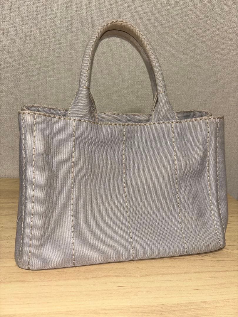 PRADA グレー ショルダーバッグ