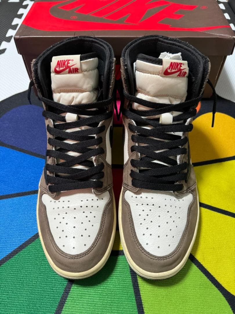 Travis Scott × Nike Air Jordan 1 ダークモカ