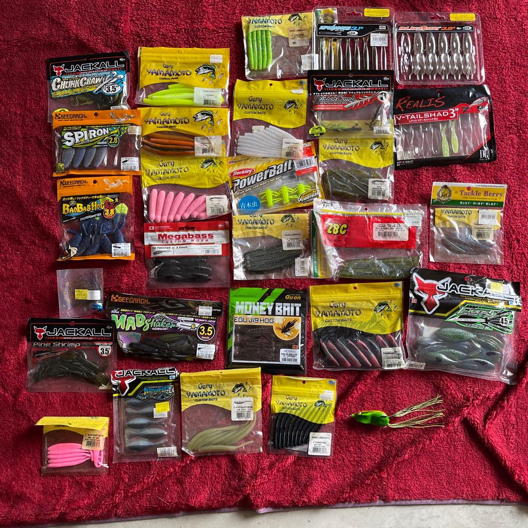 まとめ売り バス釣りルアー、ワーム、フック、シンカー、ケースなど小物大量セット