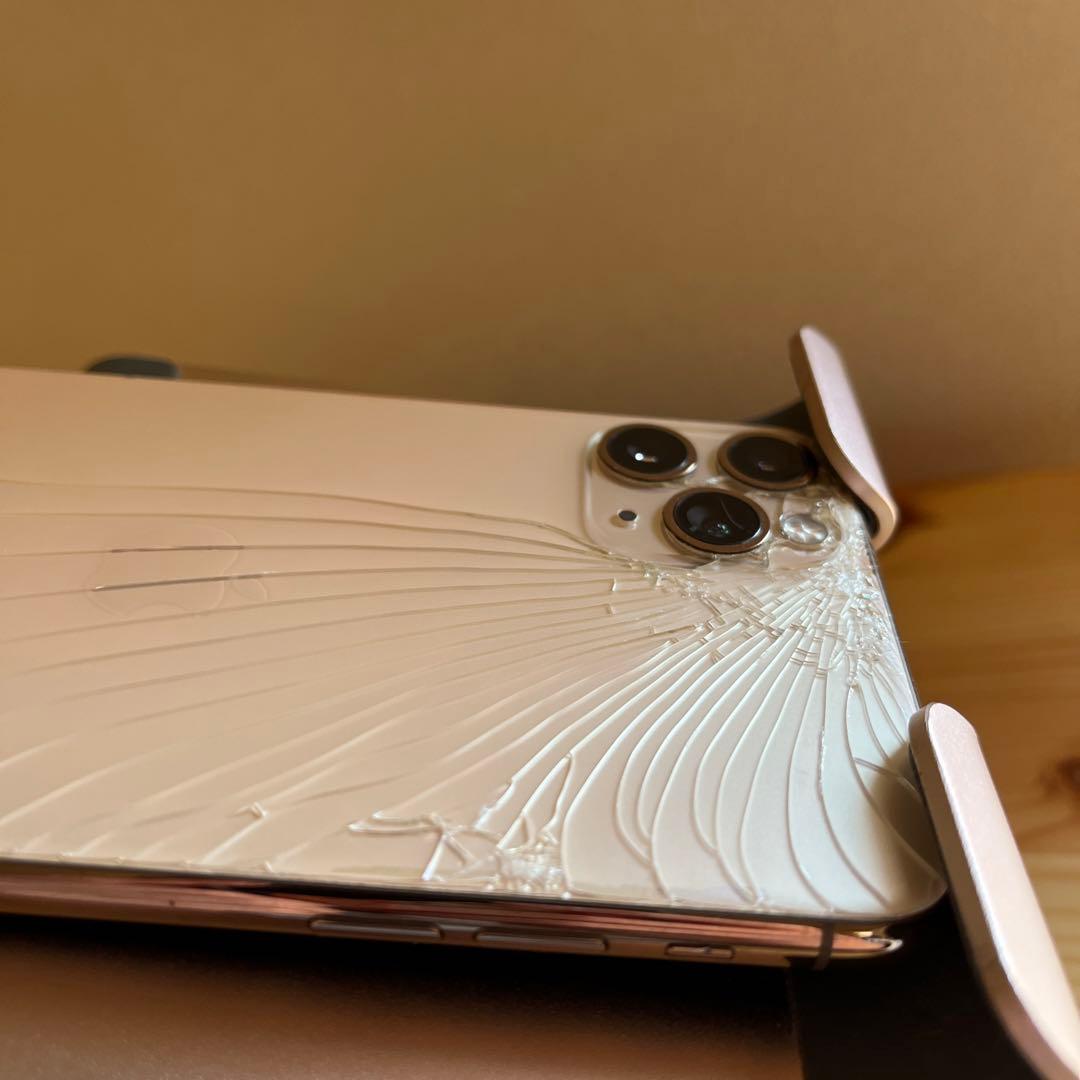 バッテリー100%iPhone11 Pro Max 256GB ゴールド裏面割れ