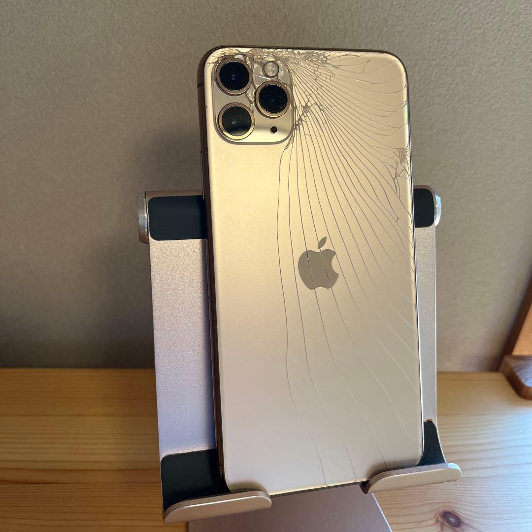 バッテリー100%iPhone11 Pro Max 256GB ゴールド裏面割れ