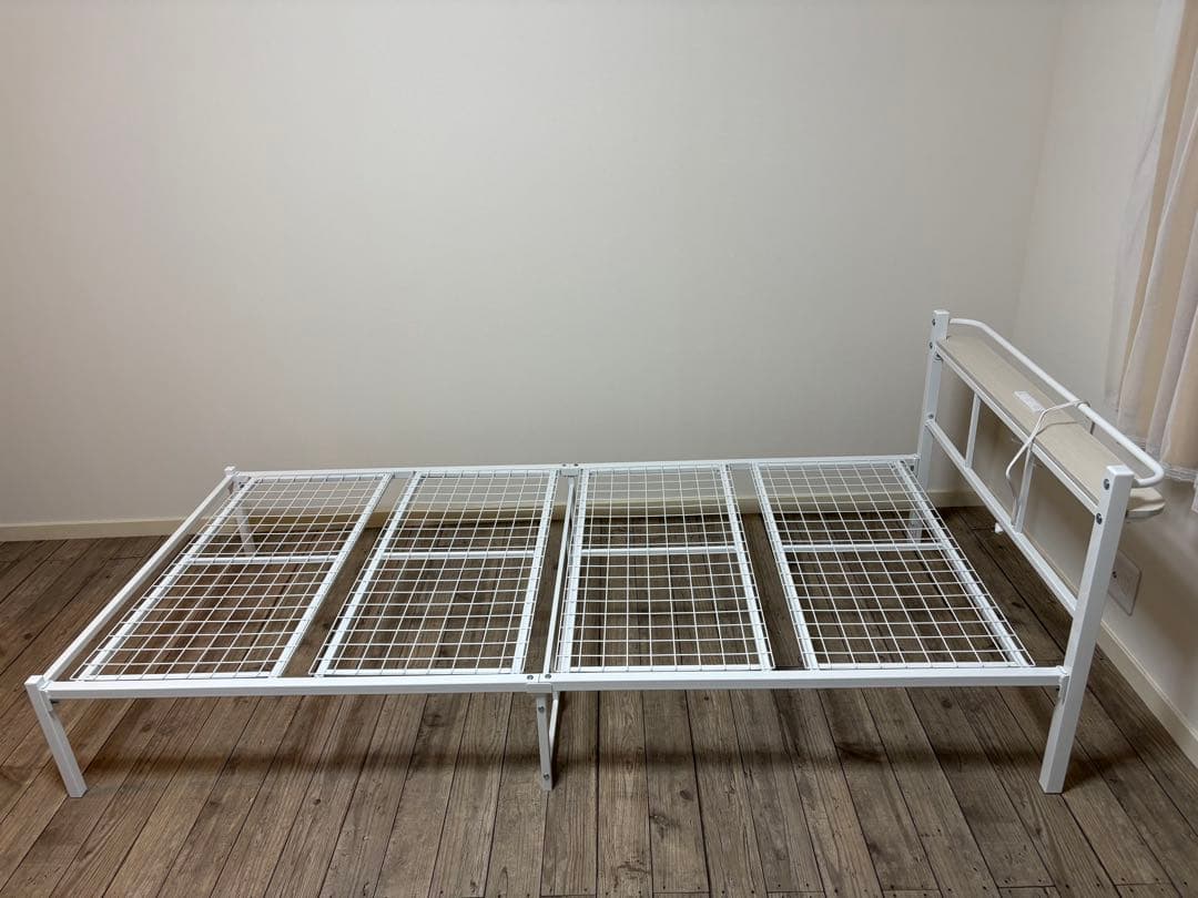 ホワイトシングルベッドフレーム　ニトリ