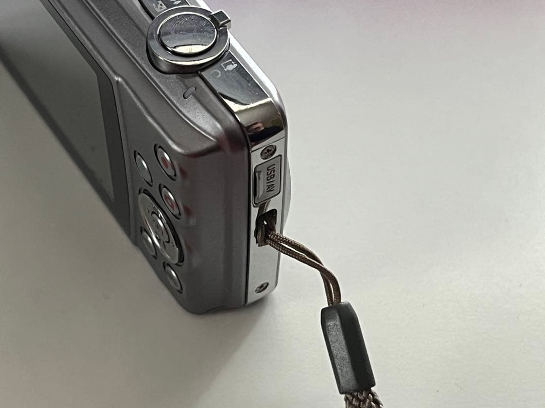 y*y様 CASIO EXILIM EX-Z270 デジカメ コンパクトデジタル
