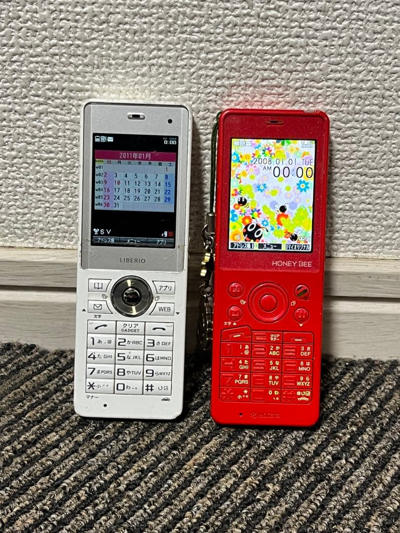 LIBERO ホワイト & HONEY BEE レッド 携帯電話本体　起動確認済