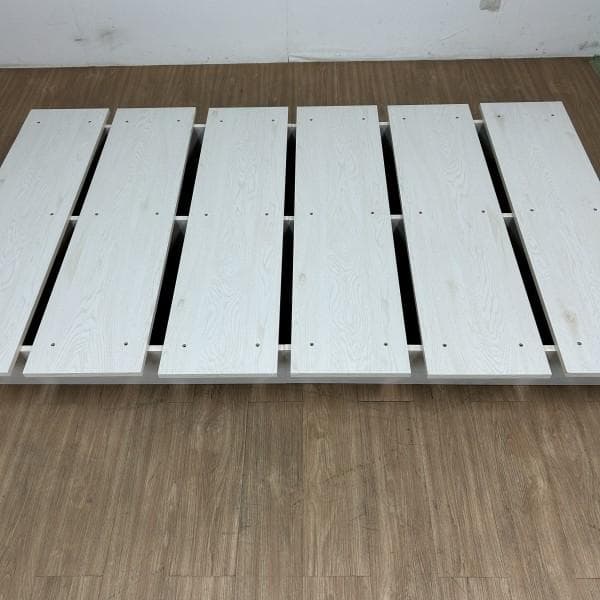 【新品】重厚感たっぷりの木製ベッドフレーム　セミダブル【OUTLET】