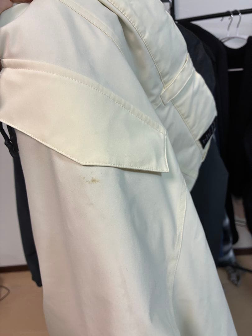 スキーウェア　スノボウェア 上下セット　ブラック　着画あり