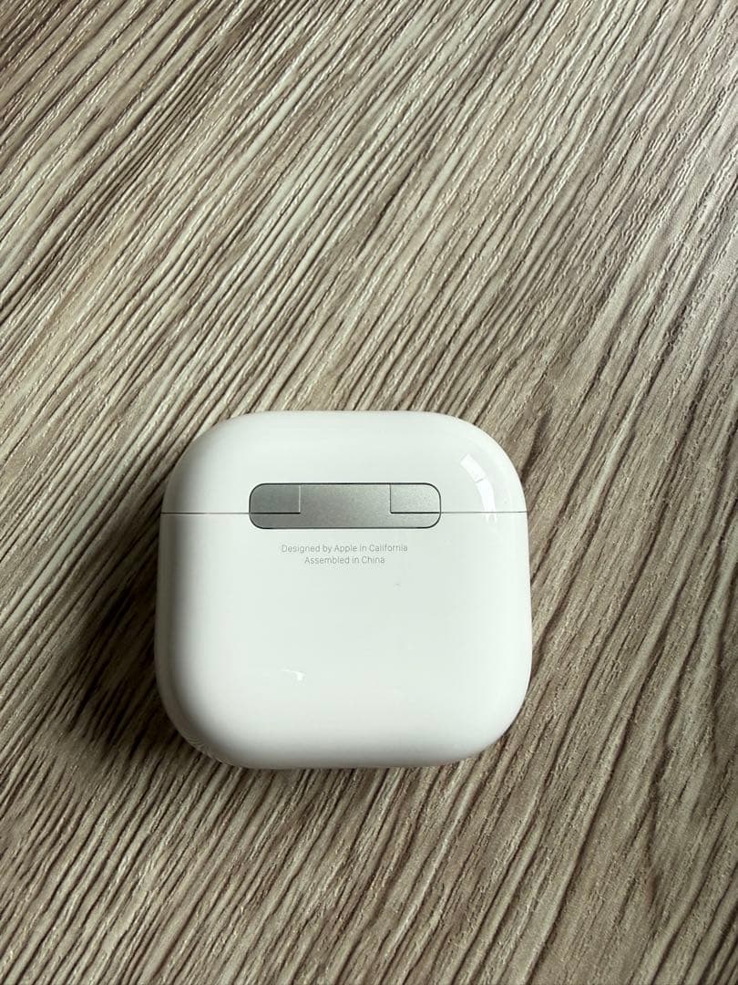 AirPods4本体 充電ケース付き　アクティブノイズキャンセル機能搭載