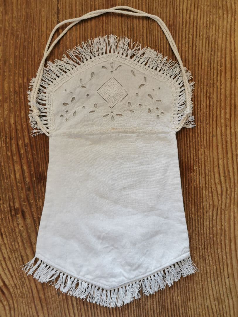 アンティーク 初聖体式 美しいアイレット白糸花刺繍 フリンジ付オモニエールバッグ