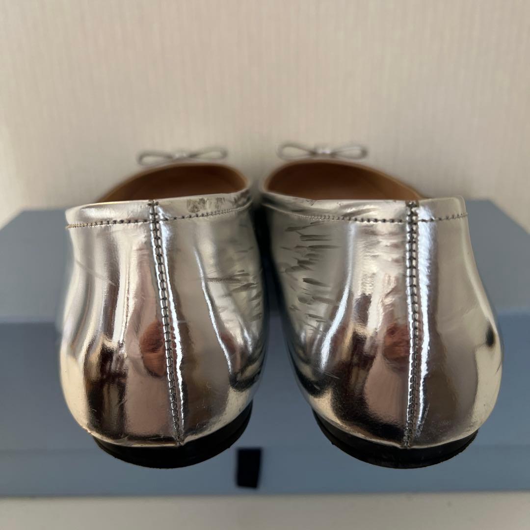 PRADA シルバー フラットシューズ