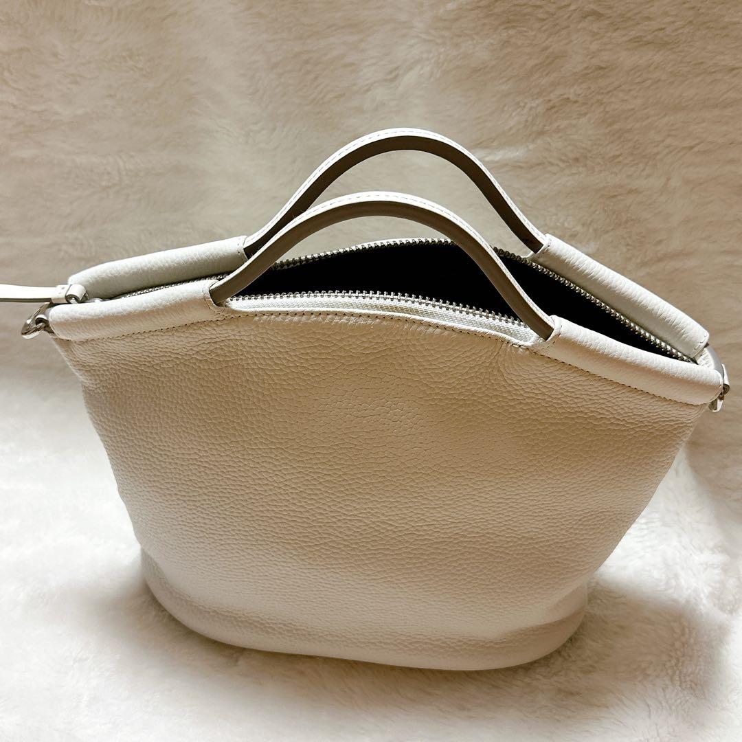 美品 eccoホワイトレザー ハンドバッグ ダブルハンドル