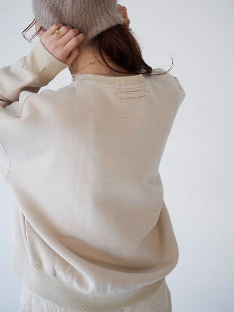 ハグオーワー 裏起毛ドロップショルダートレーナー ミルクティー 新品