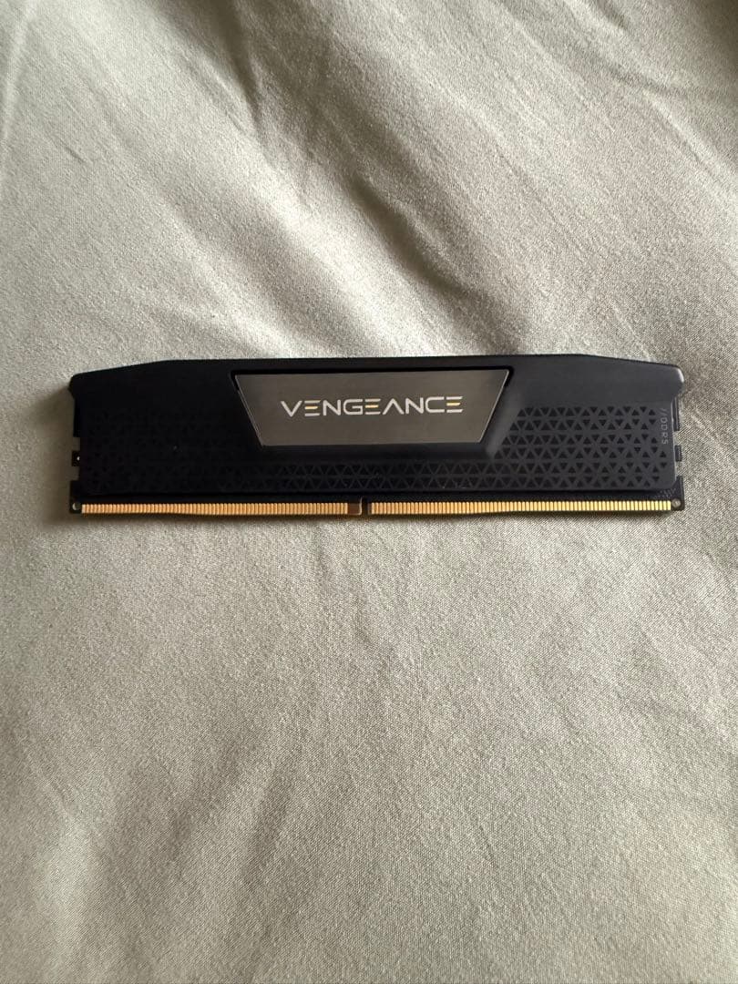 VENGEANCE 16GB DDR5 5600MHz メモリ