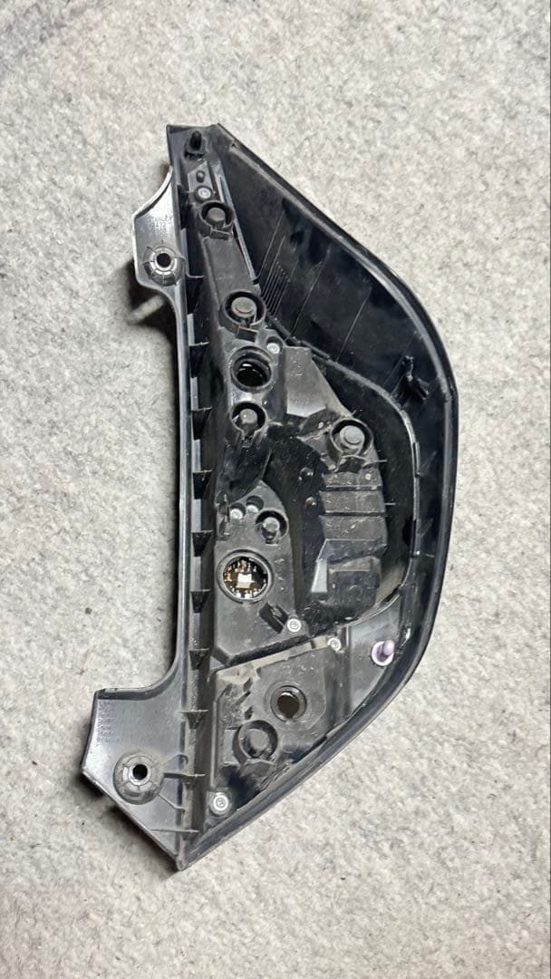 トヨタアクアNHP10中期左右テールランプ