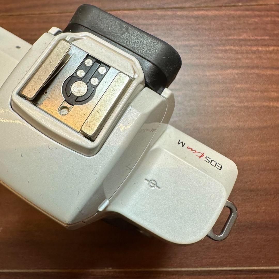 Canon EOS Kiss M 標準レンズキット 一眼レフカメ 0311