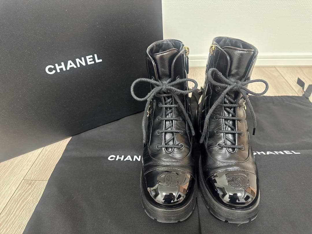 CHANEL ブラック キルティングブーツ