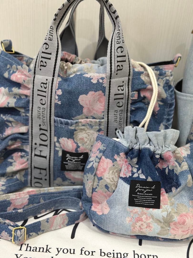 新品デニムジーンズ花柄のバック３点セット　お得品