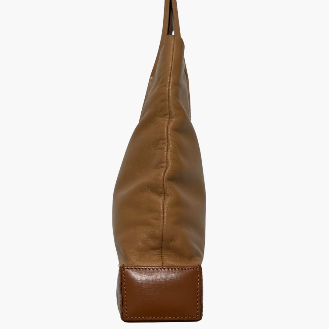 美品✨LOEWE ロエベ　ロゴ型押し　ハンドバッグ　A5収納可