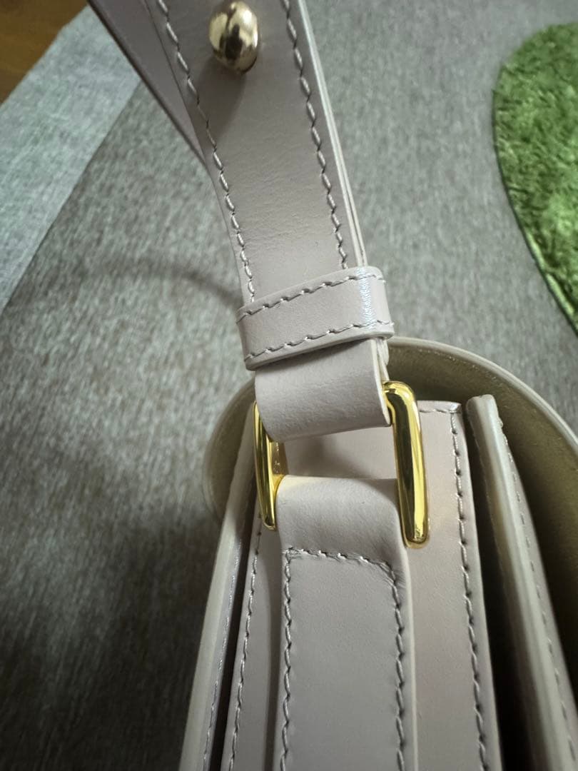 A.P.C ライトピンク レザー ショルダーバッグ