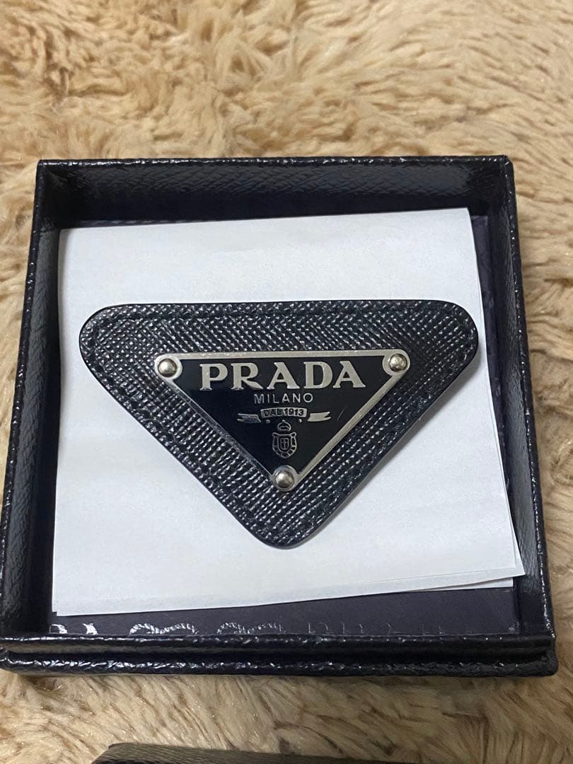 ★Wiii　プラダ　ブローチ