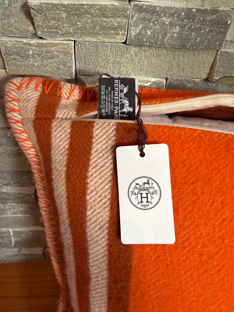 HERMES エルメス　イターク　クッション　オレンジ