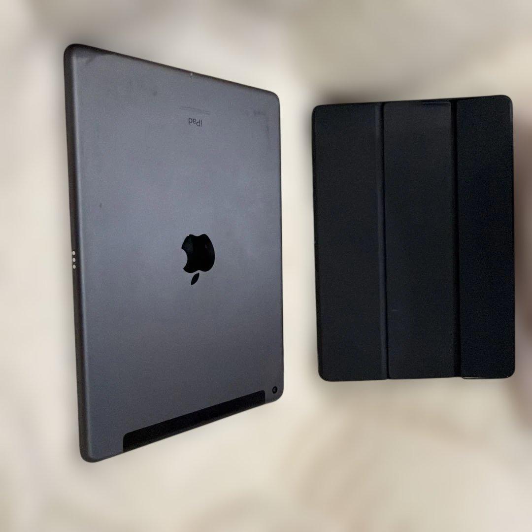 Apple iPad ブラック 本体 カバー付き