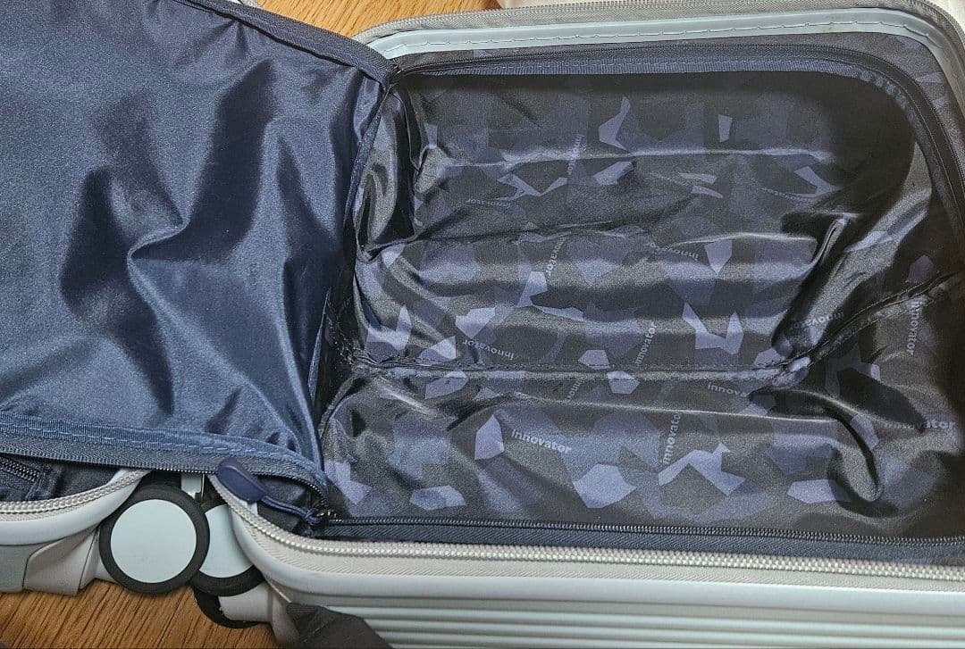 イノベーター スーツケース 33L ペールブルー