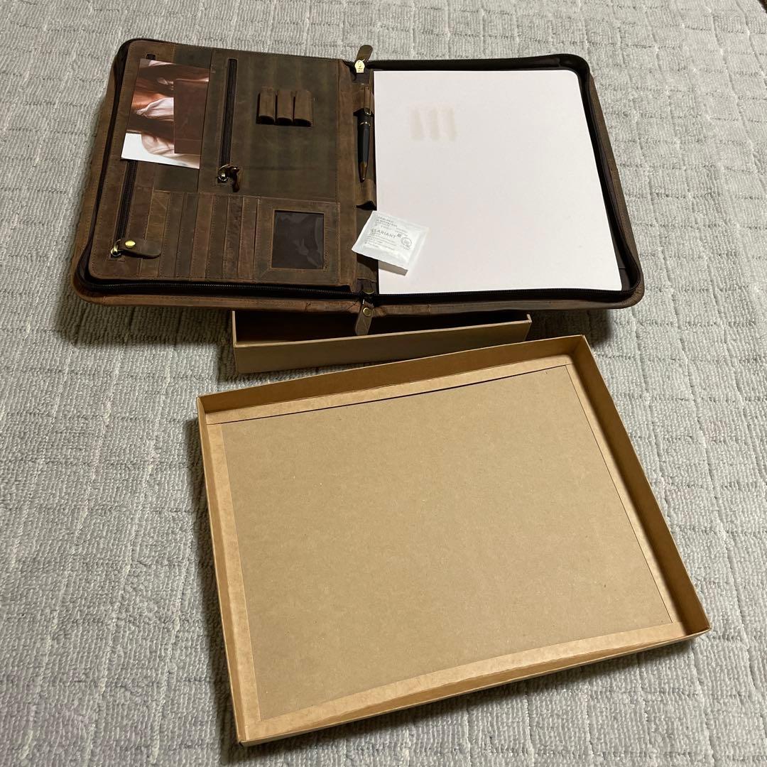 新品未使用品！本革製レザーパッドフォリオ　ラウンドファスナー　A4 ギフトペン付
