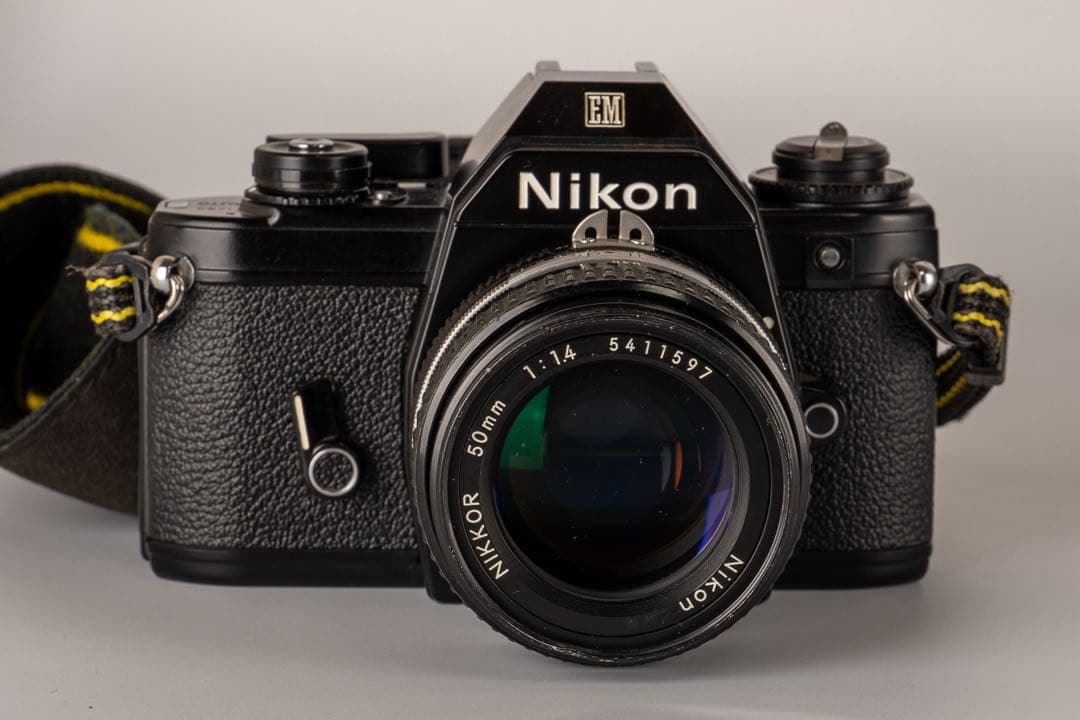 フィルムカメラ Nikon EM + Nikkor Ai-S 50mm F1.4