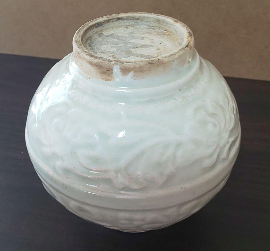 朝鮮美術 白釉垂瓶陽刻浮彫 銘在 白磁蓮紋丸壺