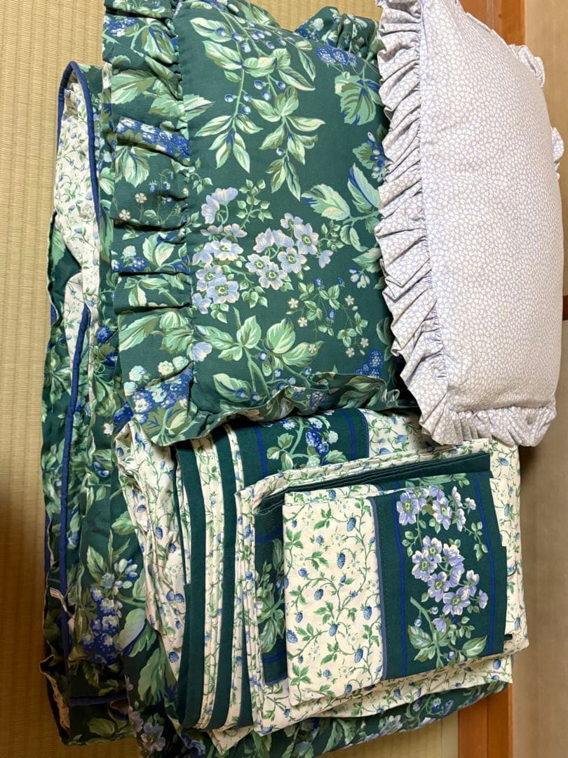 85moa71na Laura Ashley ベッドカバーセット