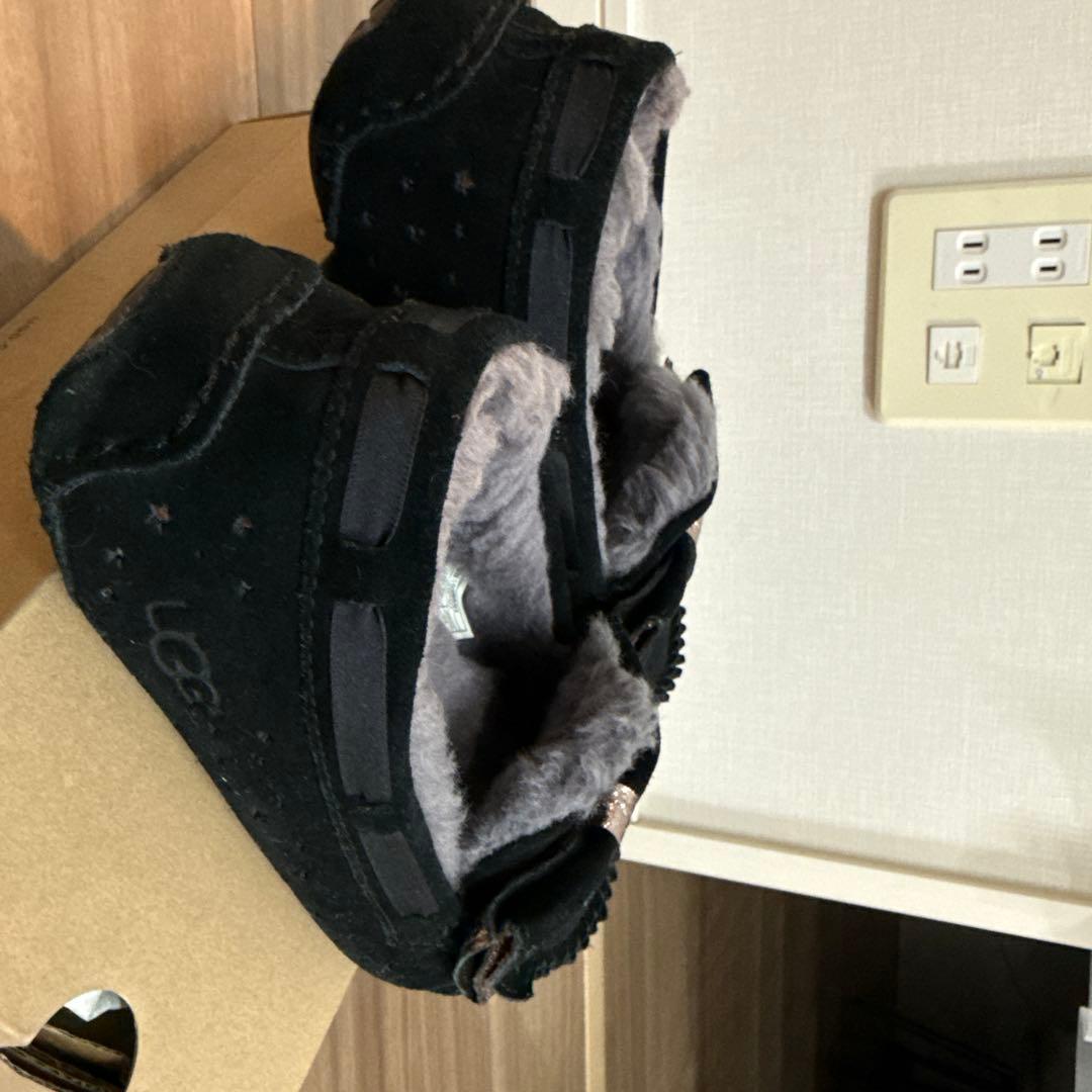 UGG ダコタスターガール ブラック リボン付き モカシン 24cm