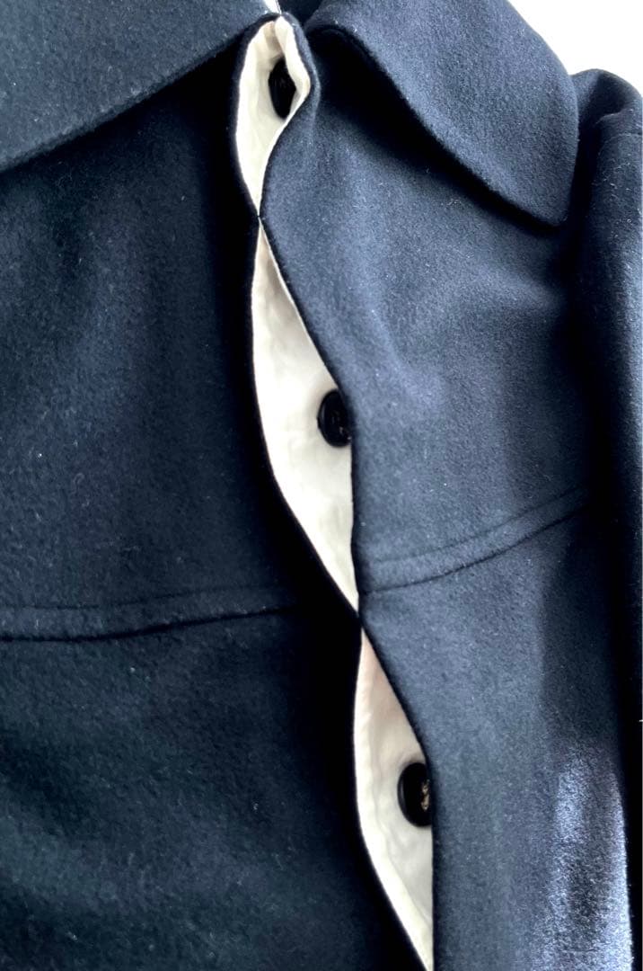 美品　Honnete ショートバルーンコート　ポーランド製　ブラック