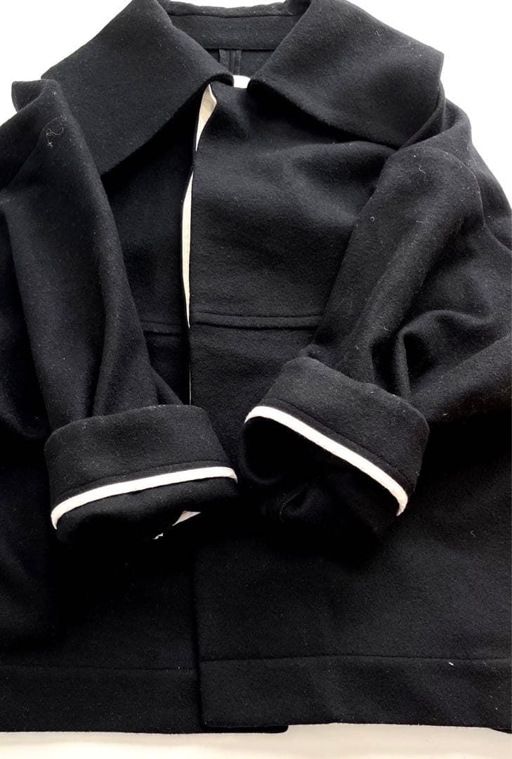 美品　Honnete ショートバルーンコート　ポーランド製　ブラック