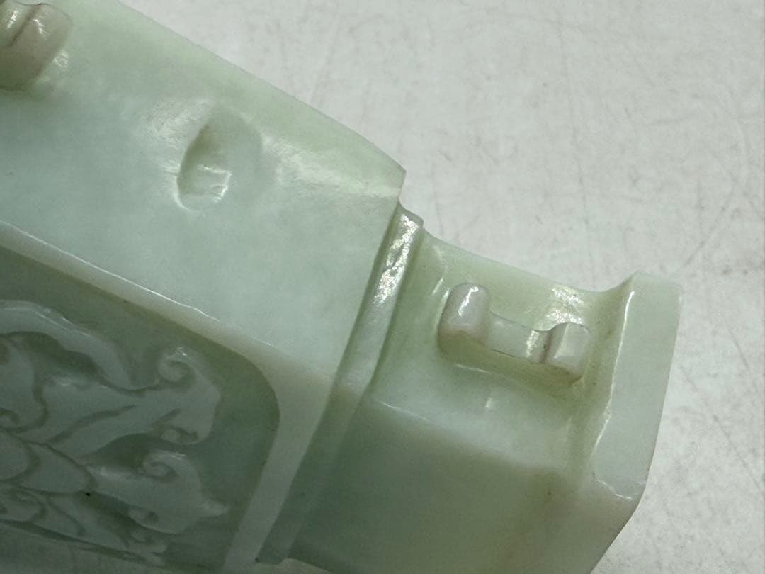 玉？　蝶彫扁瓶　306g 送料込み260117