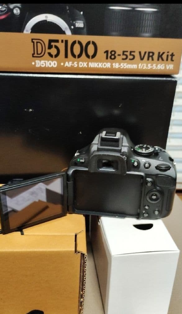 Nikon一眼レフダブルズームキットD5100(望遠レンズ新品)