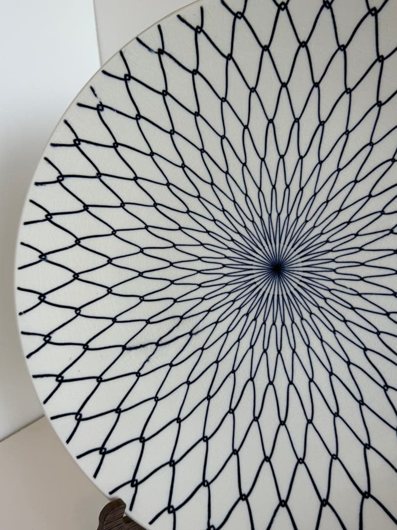 網目模様の青い陶器皿